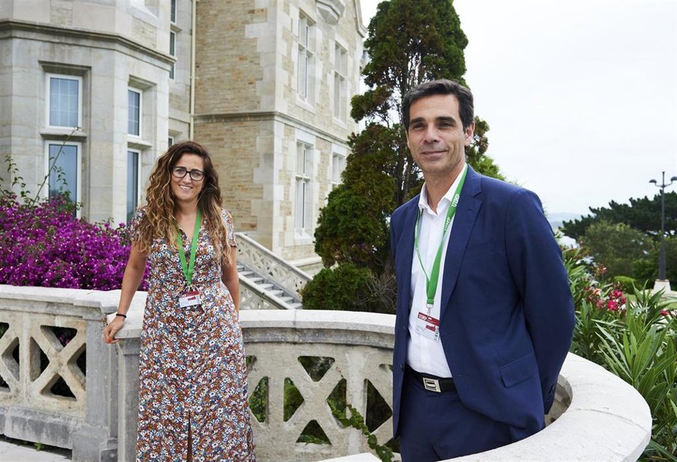 Archivo - Zoraida Hijosa en un imagen del 2021 con el entonces director general de Memoria Democrática, Diego Blázquez,