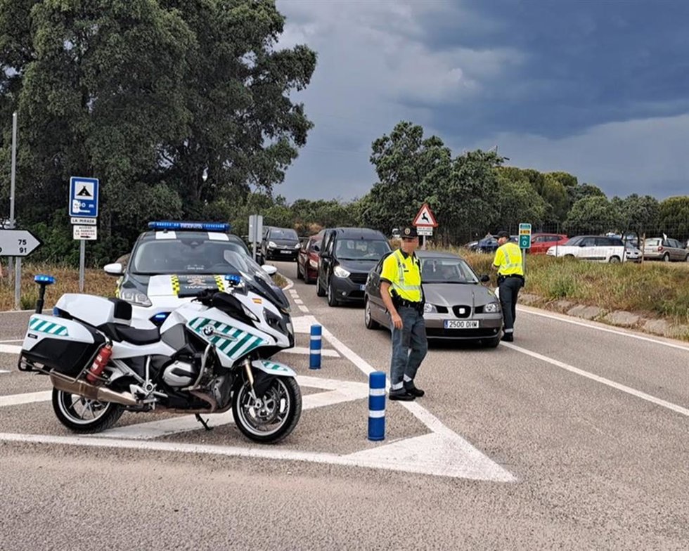 Archivo - Control de tráfico de la Guardia Civil