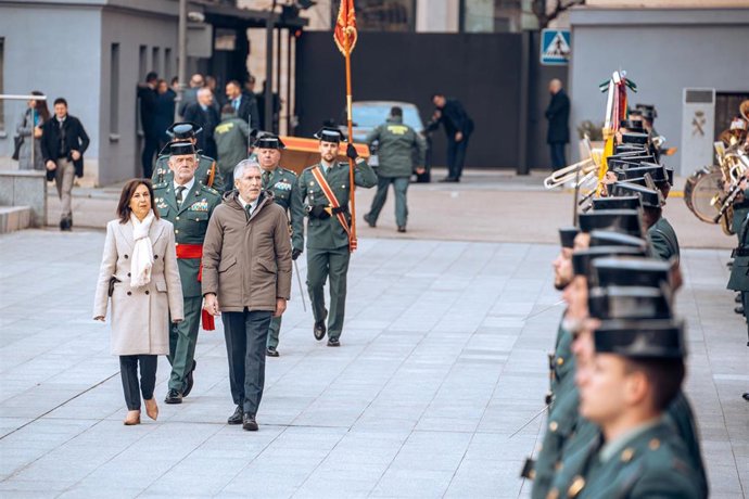 La ministra de Defensa, Margarita Robles, y el ministro de Interior, Fernando Grande-Marlaska, en la toma de posesión del nuevo DAO de la Guardia Civil, Manuel Llamas