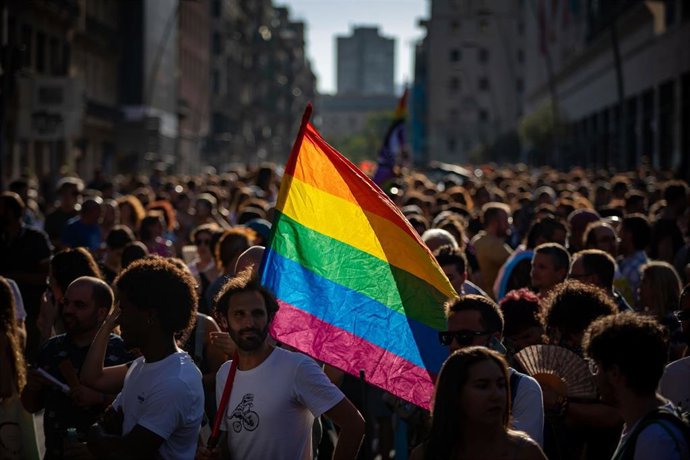 Archivo - Cientos de manifestantes durante la manifestación LGTBI 2023, bajo el lema Lluitem juntes, a 1 de julio de 2023, en Barcelona, Catalunya (España).