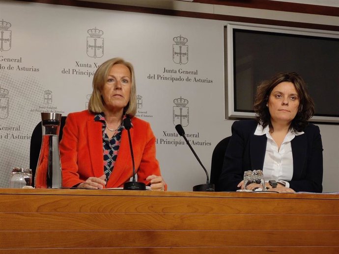 Las diputadas del PP en la Junta General Pilar Fernández Pardo y Beatriz Polledo