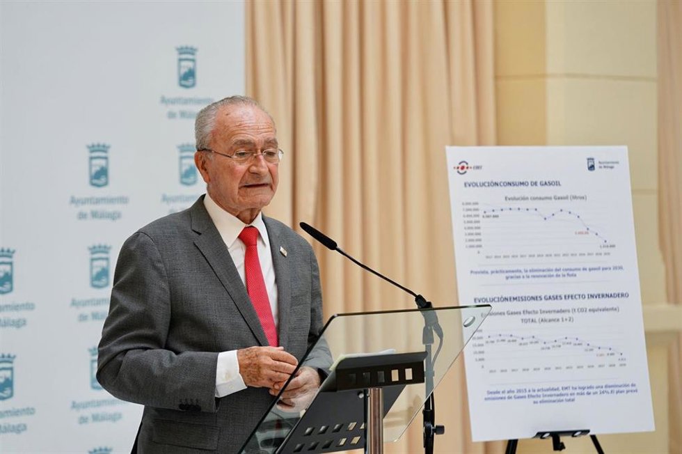 Archivo - El alcalde de Málaga, Francisco de la Torre, en una rueda de prensa en una imagen de archivo 