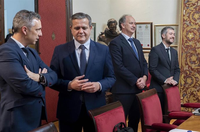 (I-D) El consejero de Medio Ambiente, Agricultura e Interior de la Comunidad de Madrid, Carlos Novillo; el consejero de Vivienda, Transportes e Infraestructuras, Jorge Rodrigo; el consejero de Digitalización, Miguel López-Valverde; el consejero de Presi