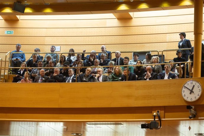 Representantes de distintos colectivos de personas con discapacidad durante la sesión extraordinaria del Congreso, en el Palacio del Senado, a 18 de enero de 2024, en Madrid (España). 