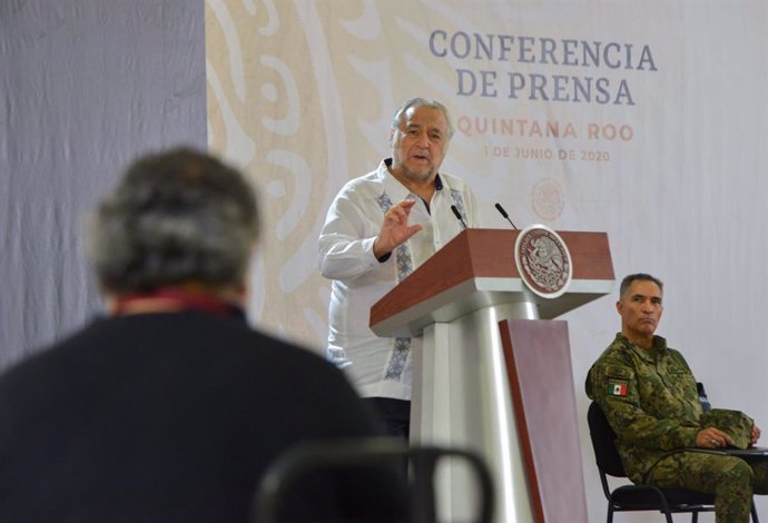 Archivo - HANDOUT - 01 June 2020, Mexico, Cancun: Miguel Torruco, Minister of Tourism of Mexico, speaks during the daily press conference of Mexican President Andres Manuel Lopez Obrador. Despite the 10,000 deaths from Coronavirus recorded by the authorit