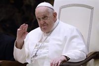 El Papa pide a los jóvenes estudiar el Catecismo, leer el Evangelio y rezar