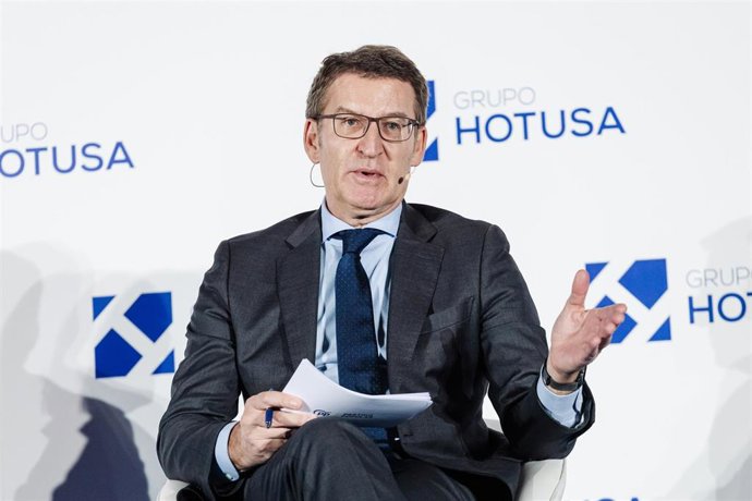 El líder del PP, Alberto Núñez Feijóo, participa en el X Foro de Innovación Turística Hotusa Explora, en el Hotel Eurostars Tower, a 22 de enero de 2024, en Madrid (España). El Grupo Hotusa ha organizado un año más el Foro de Innovación Turística Hotusa