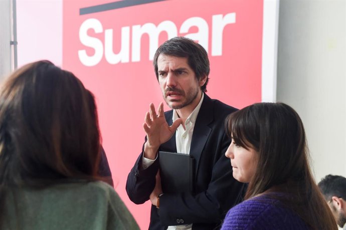 El portavoz de Sumar, Ernest Urtasun, ofrece una rueda de prensa, en el Espacio Rastro, a 22 de enero de 2024, en Madrid (España). Durante la comparecencia, Urtasun ha destacado el inicio de la negociación de la reducción de la jornada laboral.