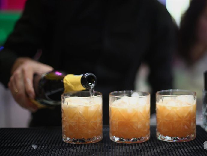 Archivo - El consumo de bebidas en hostelería 