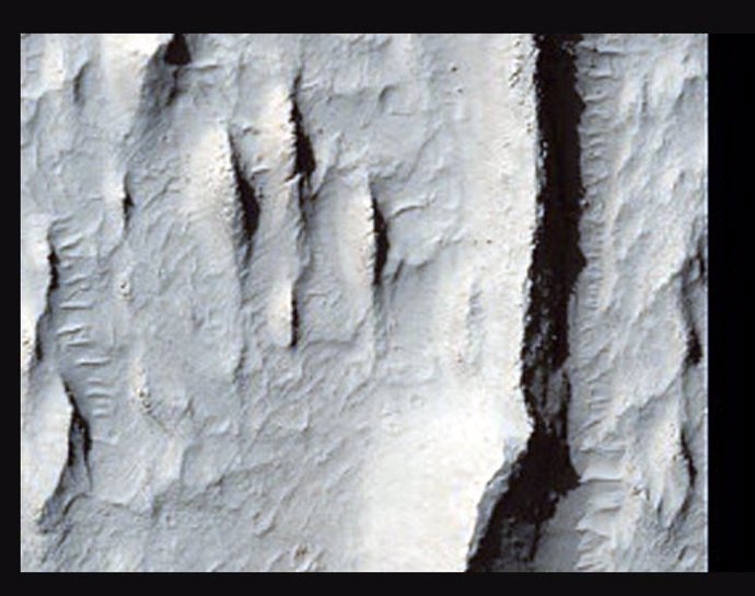 Antiguo cauce de río marciano en Aeolis Planum