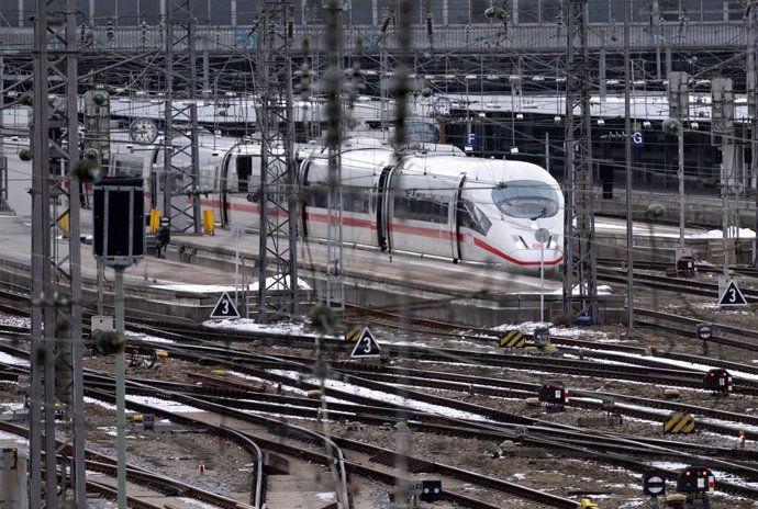 22 January 2024, Bavaria, Munich: A Deutsche Bahn (DB) ICE train stands on a track at the main station. 