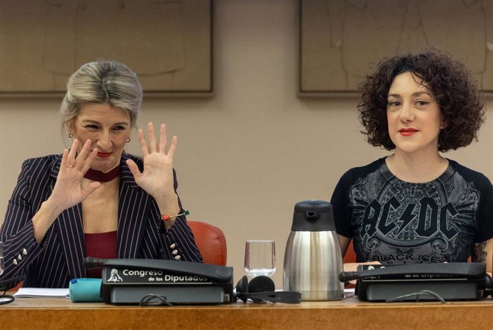 La vicepresidenta segunda del Gobierno y ministra de Trabajo y Economía Social, Yolanda Díaz, y la diputada de Sumar y dirigente de En Comú Podem, Aina Vidal.