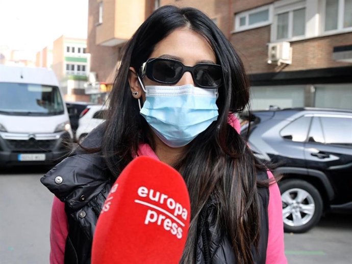 GABRIELA GUILLEN SALE DE CASA PARA HACER LA COMPRA TRAS SU ENTREVISTA EN TELEVISIÓN