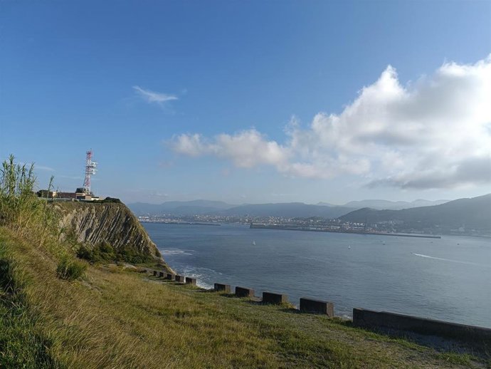 Archivo - Jornada soleada en Getxo (Bizkaia).