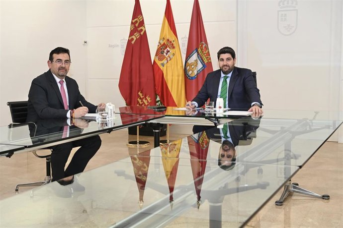 El presidente de la Región de Murcia asegura que se debe reabrir la línea ferroviaria entre Cartagena y Albacete "con la máxima urgencia",