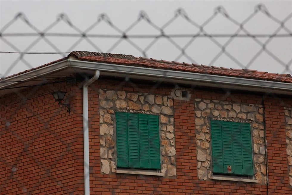 Fachada de la casa donde han hallado a tres hermanos ancianos asesinados y quemados, a 19 de enero de 2024, en Morata de Tajuña, Madrid (España).