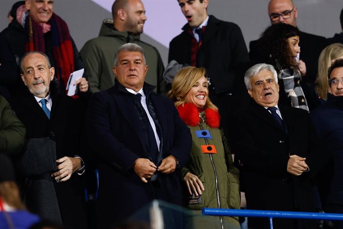 Joan Laporta, presidente del FC Barcelona, en el palco de Butarque durante la final de la Supercopa de España Femenina