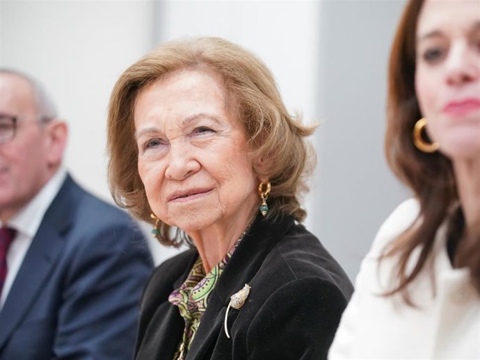 La Reina Sofía, durante su visita al Banco de Alimentos de Vitoria este lunes 22 de enero