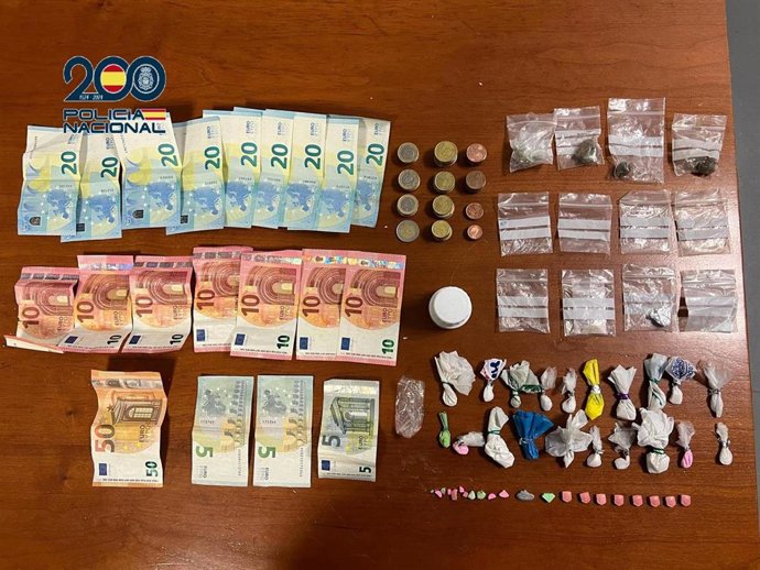 Nota De Prensa 23 01 2024 "La Policía Nacional Detiene A Cuatro Personas Al Estar En Posesión De Diversos Tipos De Drogas"