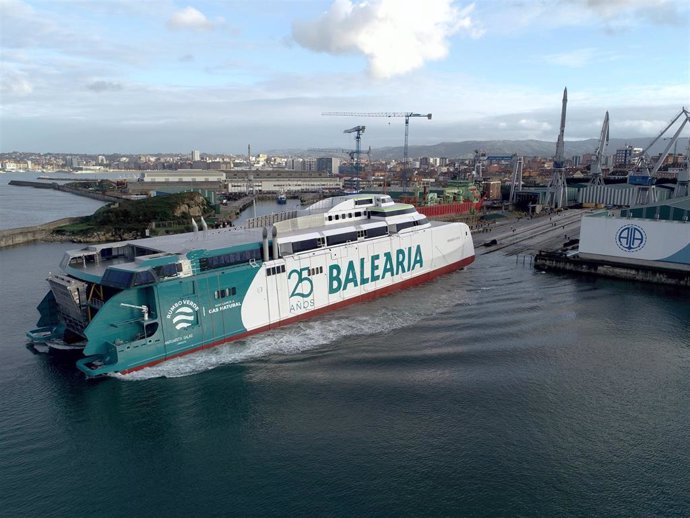 Botadura del nuevo fast ferry de Baleària, Margarita Salas, en los astilleros Armon de Gijón.