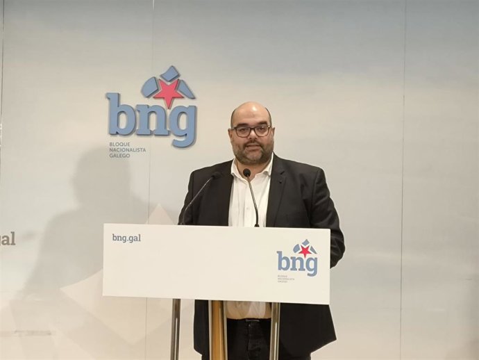 El director de campaña del BNG, Rubén Cela, en rueda de prensa.