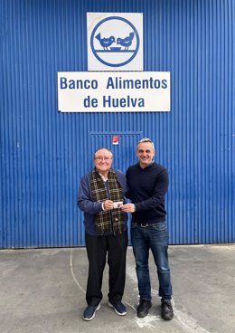 Fundación Cepsa dona tarjetas de combustible al Banco de Alimentos de Huelva.