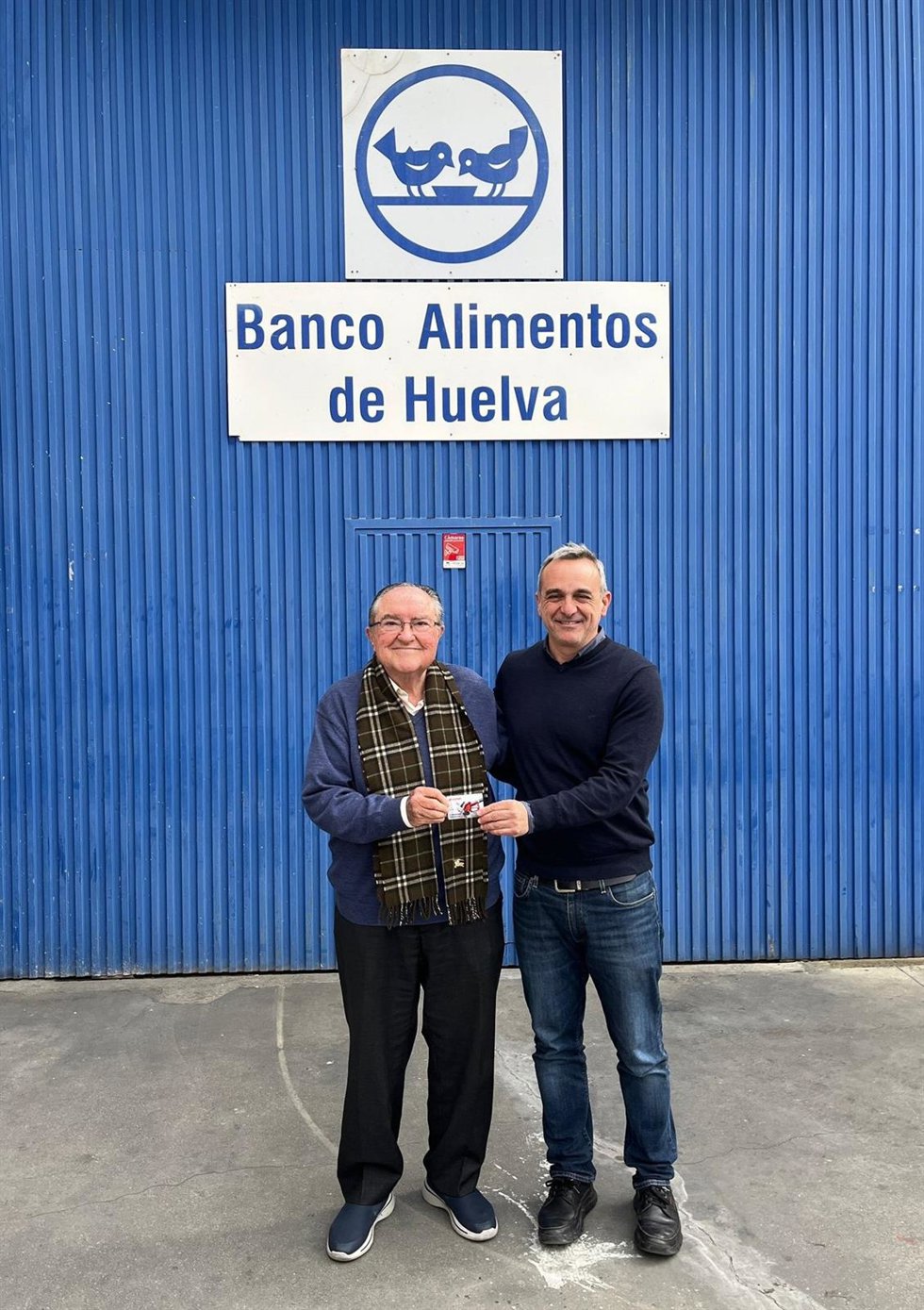 Fundación Cepsa dona tarjetas de combustible al Banco de Alimentos de Huelva.