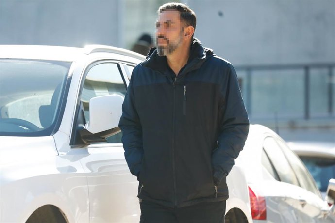 En la imagen el encargado de la máquina de fuego frío de la discoteca 'Teatre', A. G.