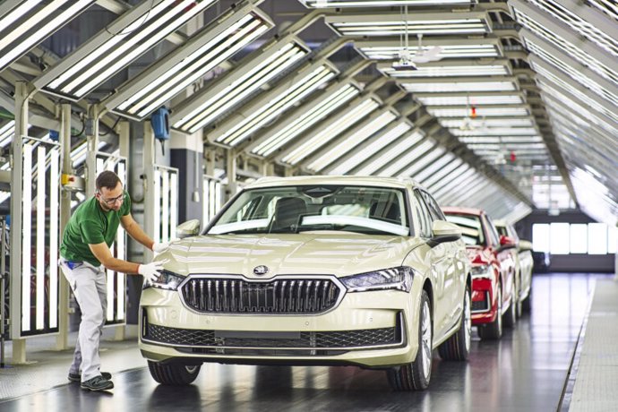 Skoda cierra 2023 con la producción de más de 880.000 unidades en todo el mundo.