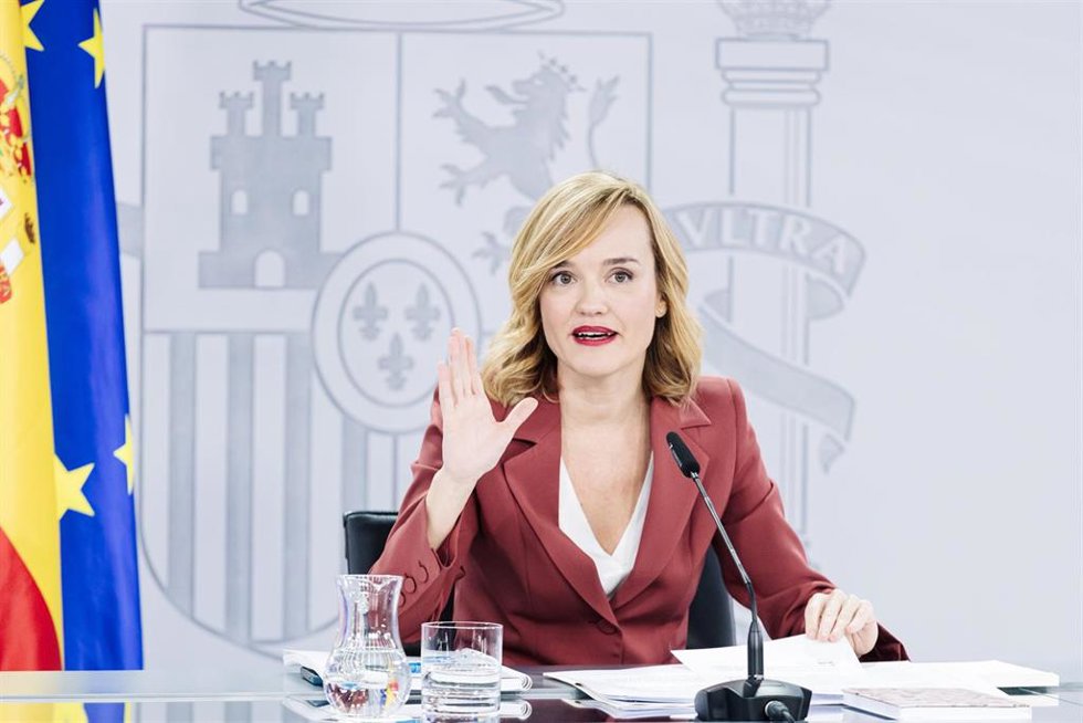 La ministra de Educación, Formación Profesional y Deportes y portavoz del Gobierno, Pilar Alegría, ofrece una rueda de prensa posterior a la reunión del Consejo de Ministros, en el Palacio de La Moncloa, a 16 de enero de 2024, en Madrid (España).