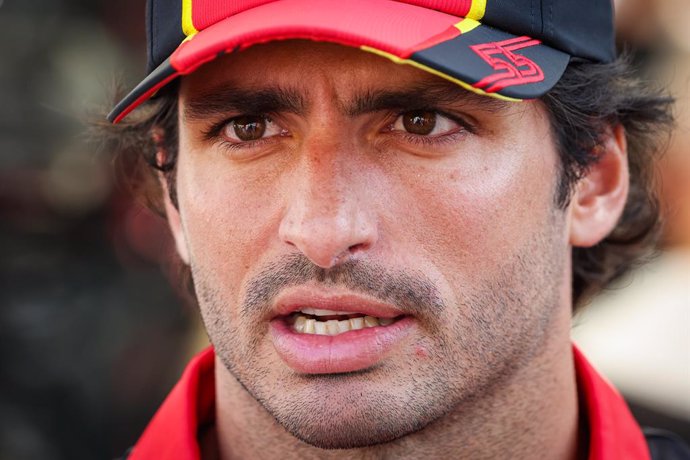 Archivo - SAINZ Carlos (spa), Scuderia Ferrari SF-23, portrait during the 2023 Formula 1 Etihad Airways Abu Dhabi Grand Prix, 22th round of the 2023 Formula One World Championship from November 24 to 26, 2023 on the Yas Marina Circuit, in Abu Dhabi - Phot