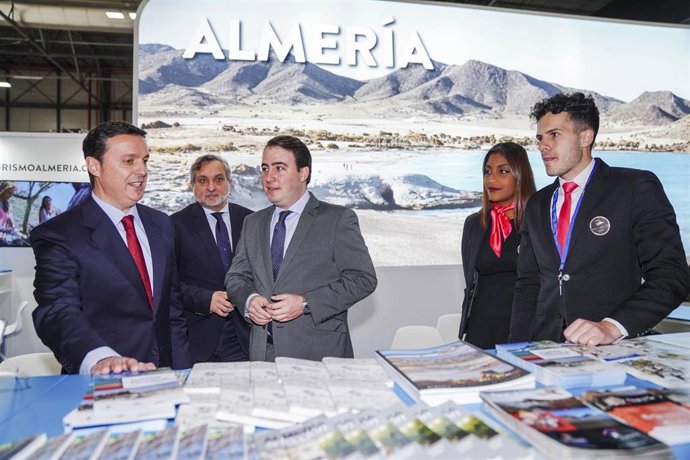 Archivo - Presencia del destino 'Costa de Almería' en una edición anterior de Fitur.