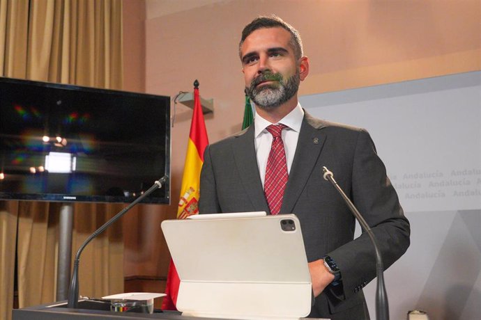 El consejero de Sostenibilidad, Medio Ambiente y Economía Azul de la Junta de Andalucía y portavoz del gobierno, Ramón Fernández-Pacheco en la rueda de prensa tras el Consejo de Gobierno andaluz en el Palacio de San Telmo. A 23 de enero del 2024, en Sev