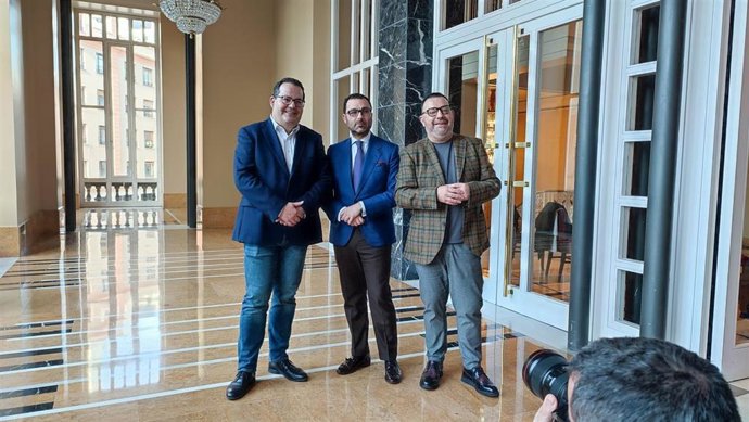 Presentación de 'Primavera Barroca' en el Teatro Campoamor, con el director del CNDM Francisco Lorenzo, el concejal de Cultura de Oviedo, David Álvarez, y el coordinador del ciclo, Cosme Marina.