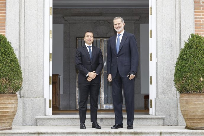 Archivo - Don Felipe, acompañado por Su Excelencia el Presidente electo de la República del Ecuador,  Daniel Noboa Azín
