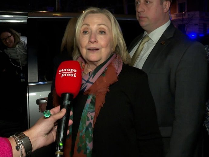 Hillary Clinton disfruta de la noche madrileña