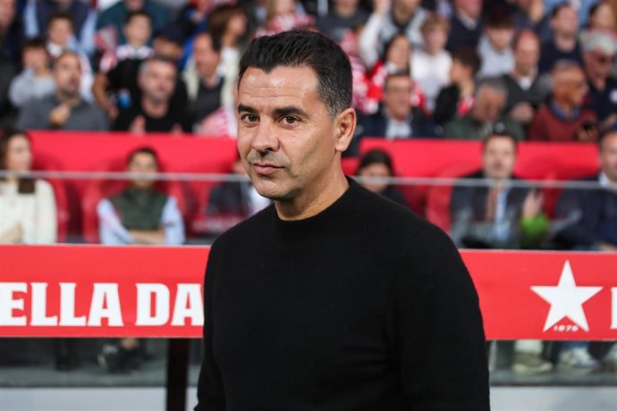 Archivo - Miguel Angel Sanchez "Michel", head coach of Girona FC looks on during the spanish league, La Liga Santander, football match played between Girona FC and Real Madrid at Montilivi stadium on April 25, 2023, in Girona, Spain.