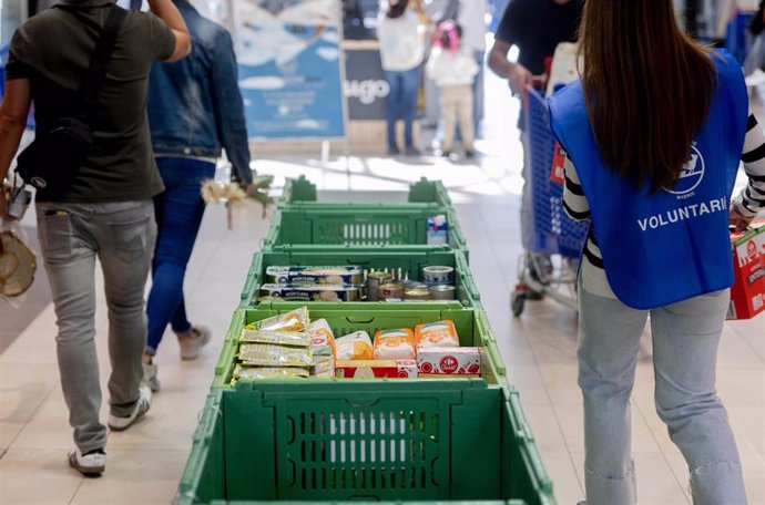 Archivo - Alimentos donados durante la ‘Operación Kilo Primavera' organizada por la Federación Española de Banco de Alimentos (FESBAL).