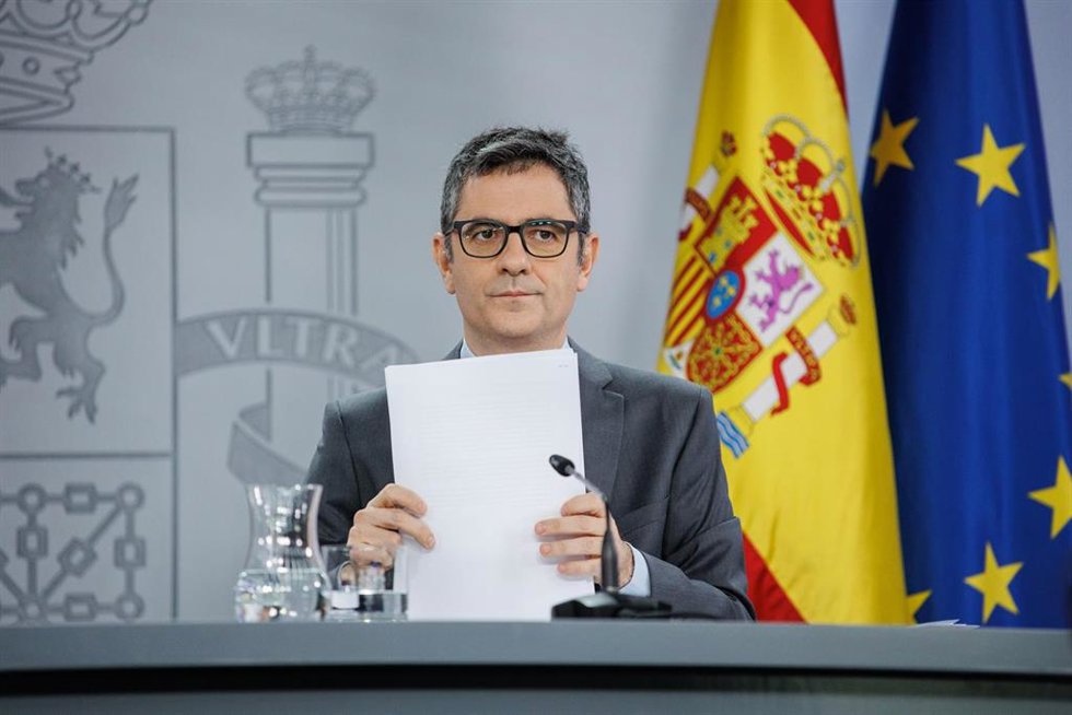 El ministro de la Presidencia, Relaciones con las Cortes y Justicia, Félix Bolaños, durante una rueda de prensa posterior a la reunión del Consejo de Ministros, a 23 de enero de 2024, en Madrid (España). 