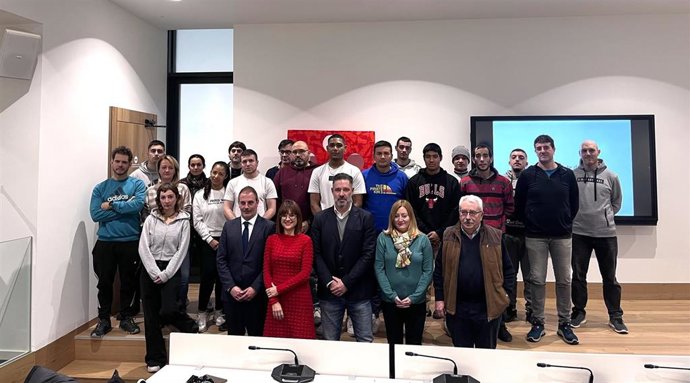 Imagen de los participantes en la presentación del programa