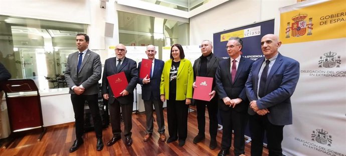 La secretaria de Estado de Agricultura y Alimentación, Begoña García Bernal, preside la firma de convenios para la modernización de regadíos.