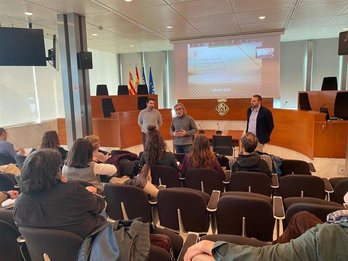 Reunión del Institut d'Estudis Balerics en la sede del Consell de Ibiza.