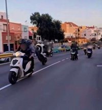 Identifican a varios motoristas por conducción temeraria por las calles del centro de Los Barrios (Cádiz)