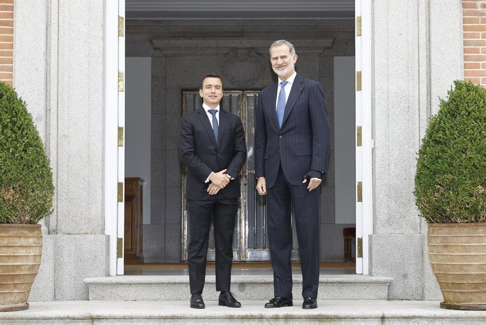 Archivo - Don Felipe, acompañado por Su Excelencia el Presidente electo de la República del Ecuador,  Daniel Noboa Azín