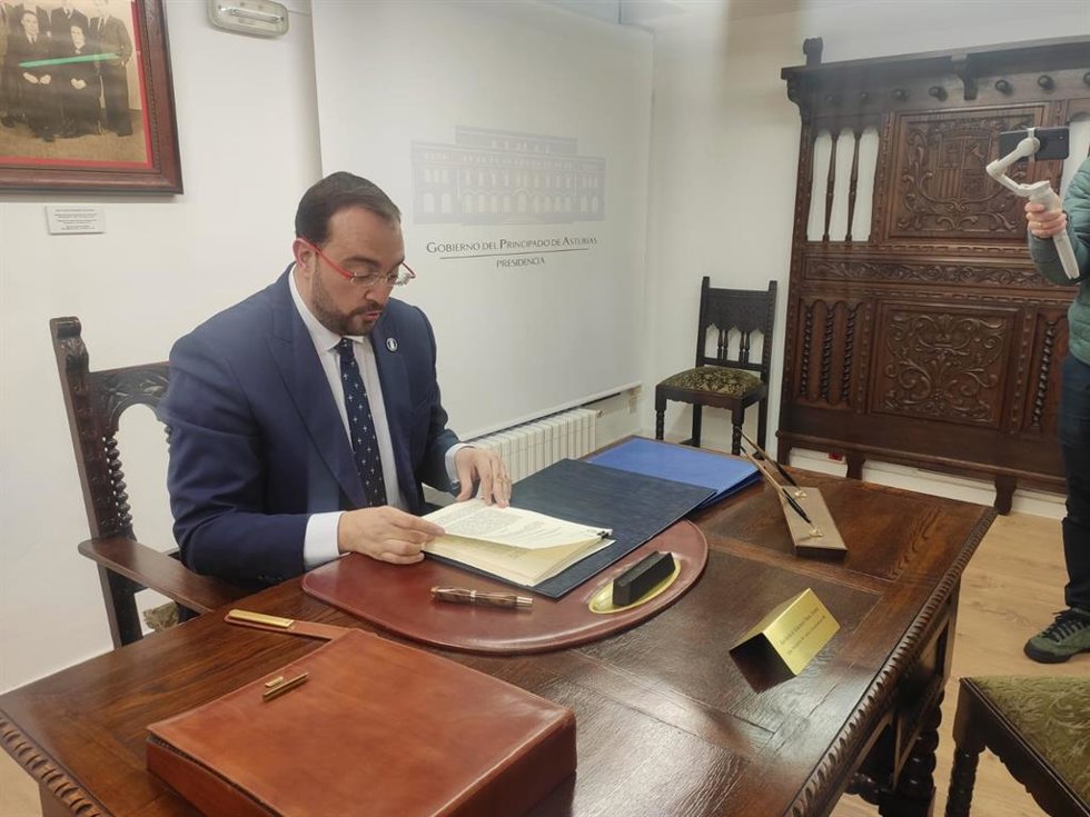 Adrián Barbón