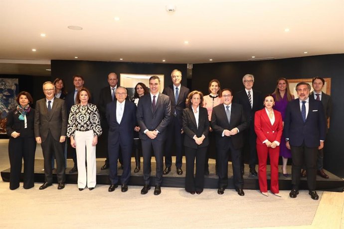 El presidente del Gobierno, Pedro Sánchez,  junto a la Confederación Española de Directivos y Ejecutivos (CEDE). En Madrid, a 23 de enero de 2024.