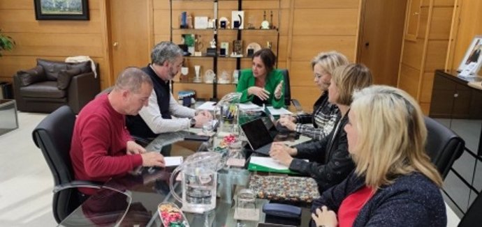 El secretario general de UGT Andalucía, Oskar Martín, mantiene una reunión con la consejera de Salud y Familias, Catalina García