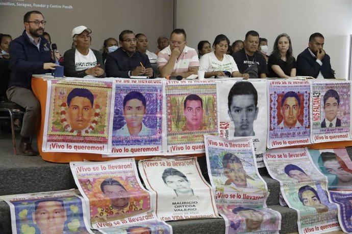 Colectivo de padres de los jovenes desaparecidos en el caso de Ayotzinapa.