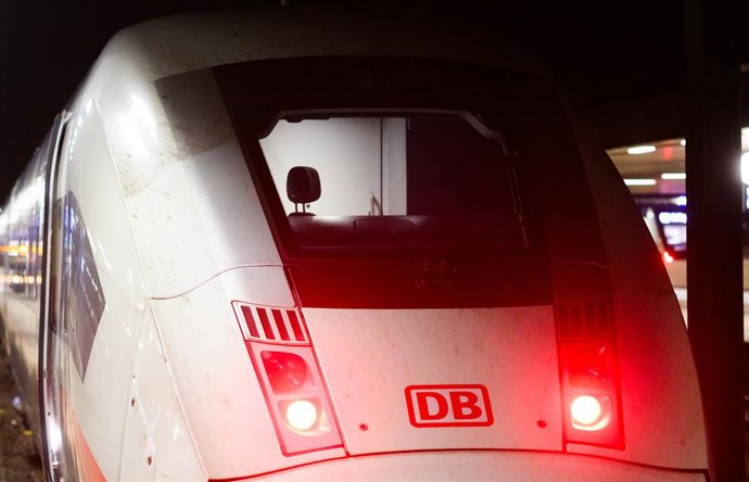 23 January 2024, Lower Saxony, Hanover: A Deutsche Bahn ICE train with an abandoned driver's seat at Hanover main station. 
