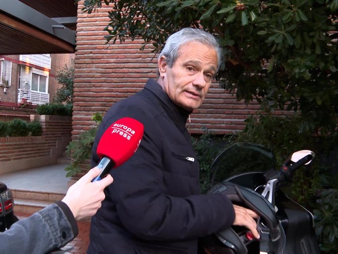 JAVIER MERINO SALE DE SU CASA Y SE PRONUNCIA SOBRE LAS PALABRAS DE CARLO COSTANZIA